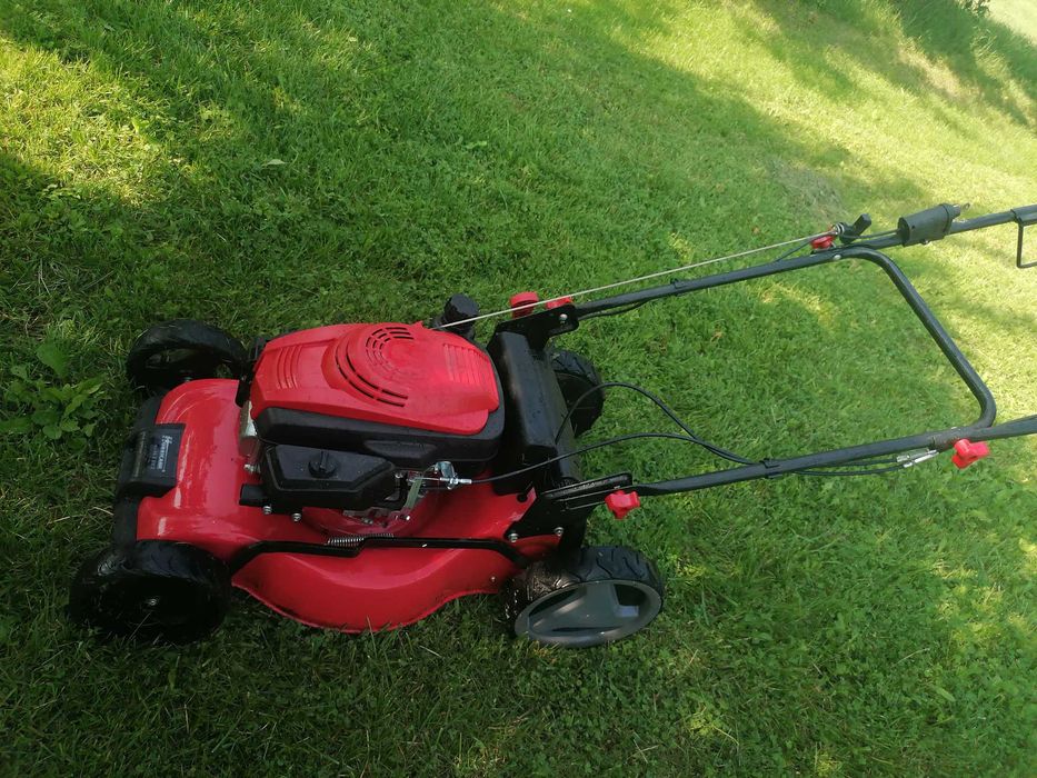 Masina de tuns  cu tractiune ,pornire cu demaror electric