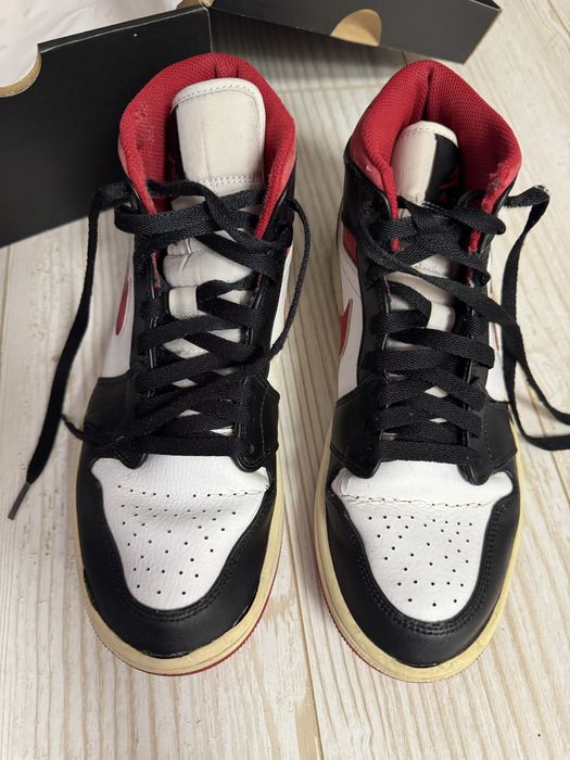 Jordan 1 mid gym red 42.5