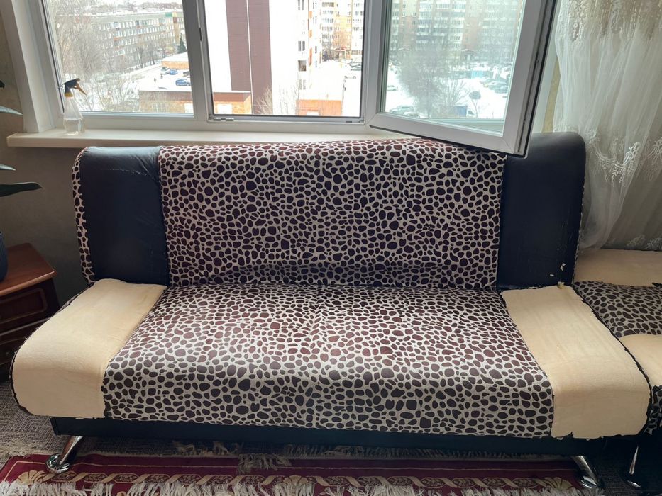 Отдам диван и 2 кресла