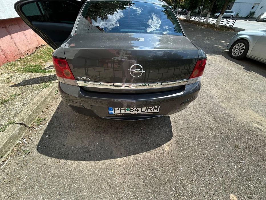 Opel Astra H Sedan