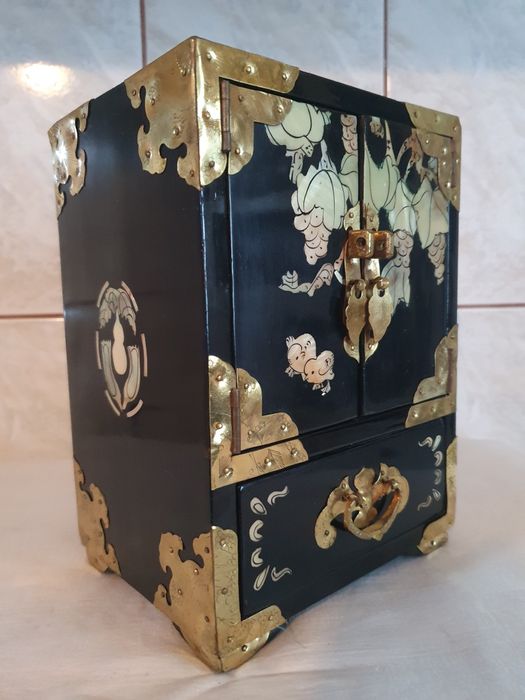 Dulapior pentru Bijuterii