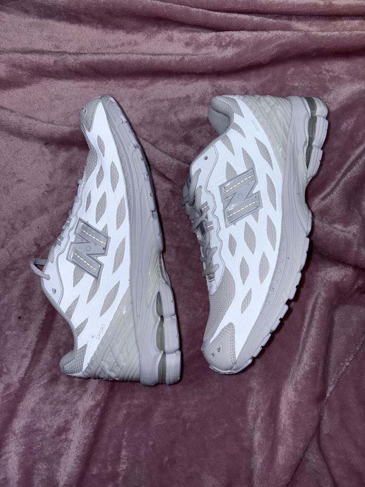 Pantofi New Balance 42 si 43 noi nepurtati new GC1906
