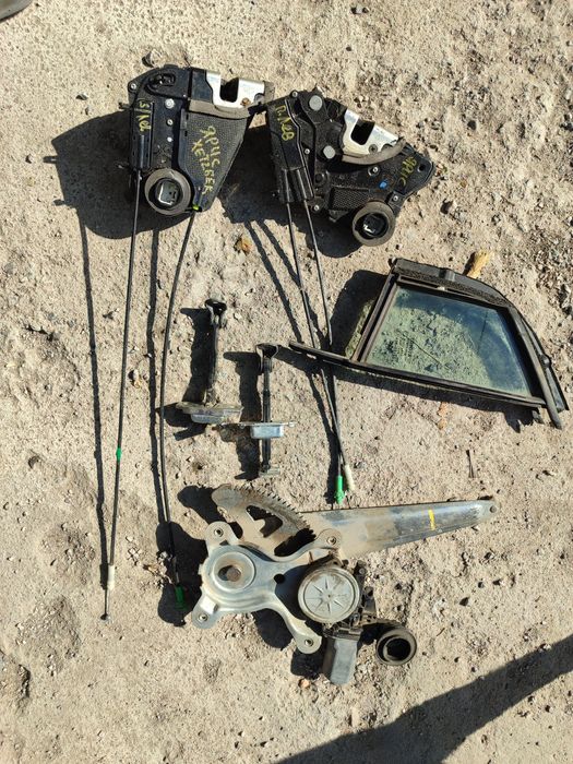 Тойота Ярис Хетчбэк. Запчасти. Только то что на фото!!! Из Японии