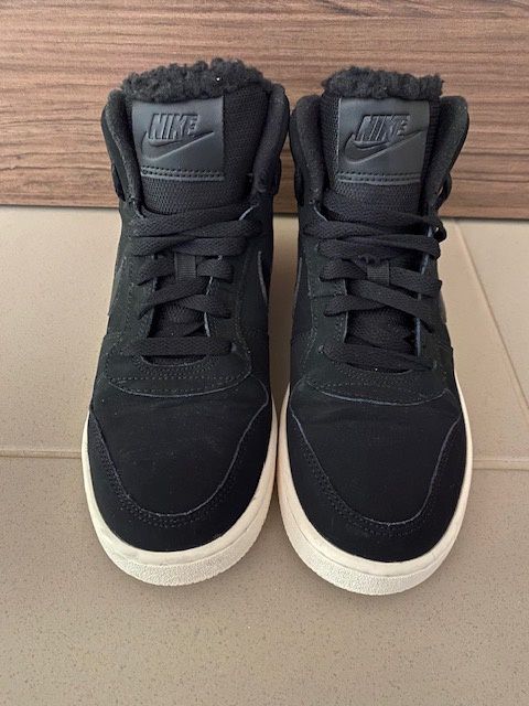 Дамски кецове и маратонки Nike и Reebok