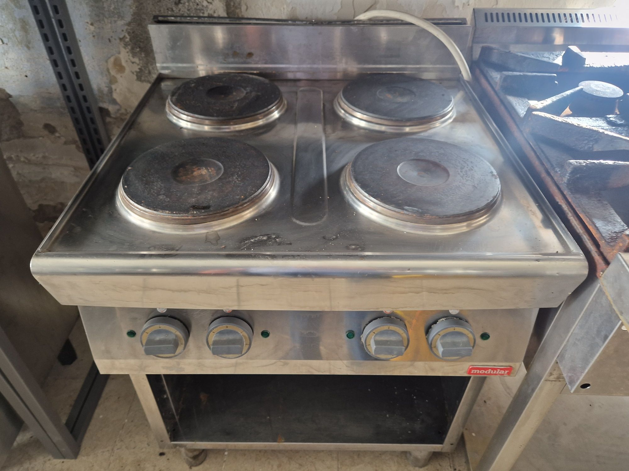 Aragaz inox 4-6 ochiuri, de.putere, cu banc