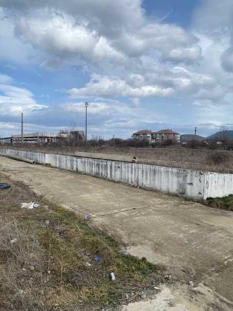 Vând proprietate imobiliară 44.844 mp teren intravilan și construcții