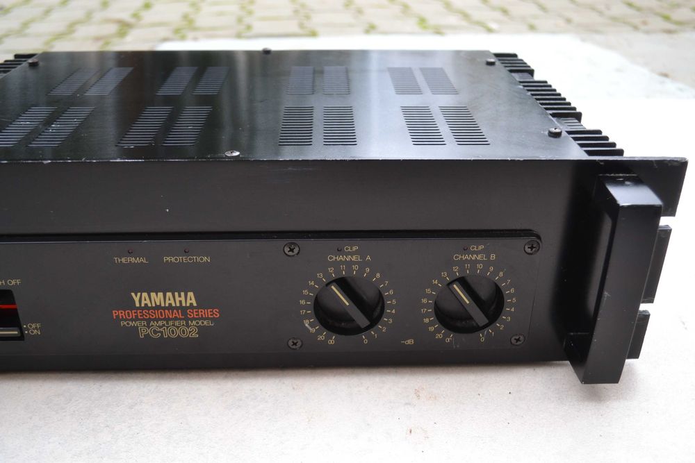 Amplificator Putere Yamaha PC 1002 Professional Series