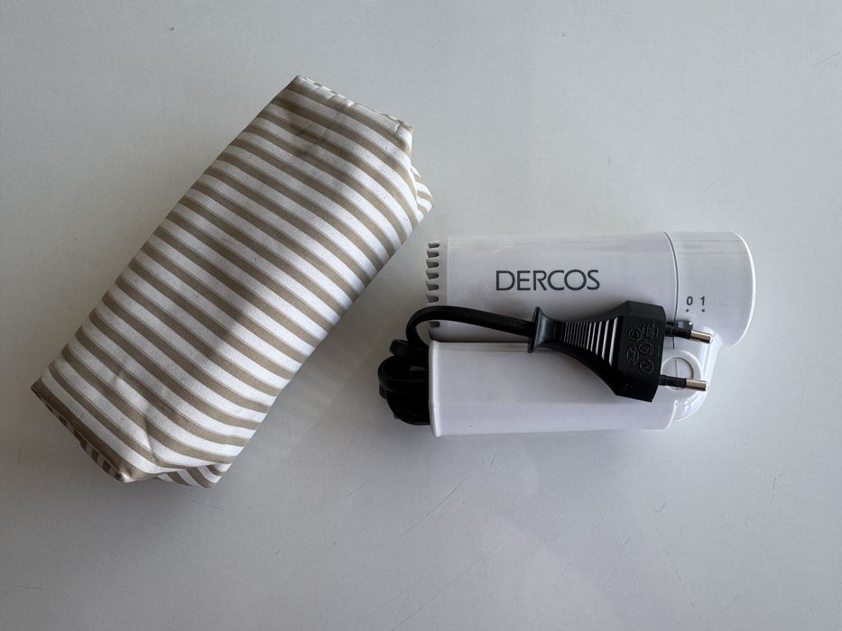 Малък сешоар за пътуване на 220V