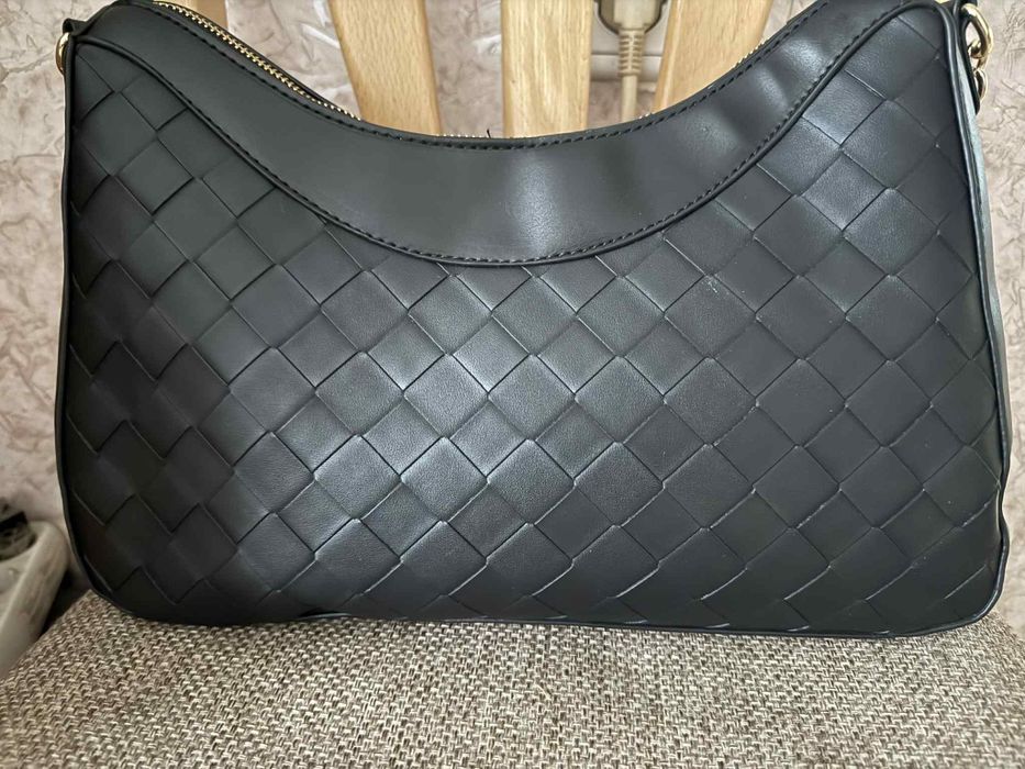 Дамска чанта интересен модел