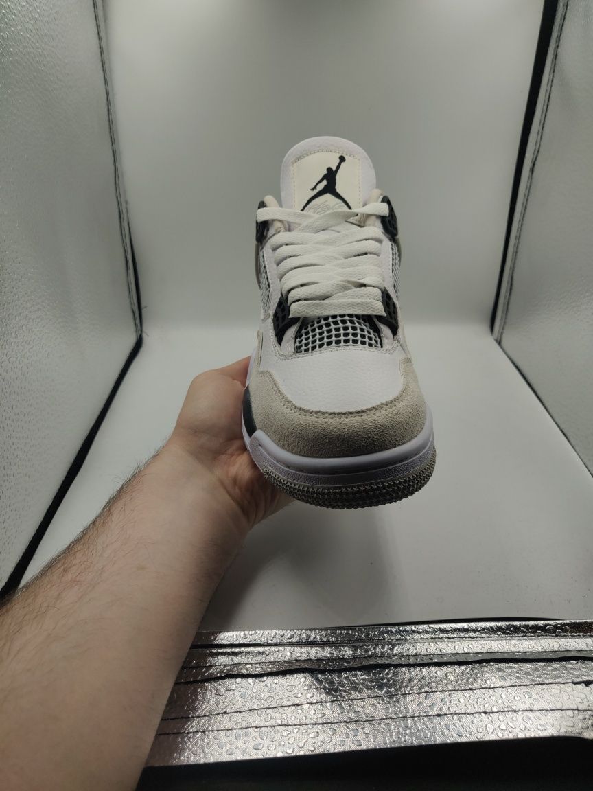 Jordan 4 Military Black, 41 și 42