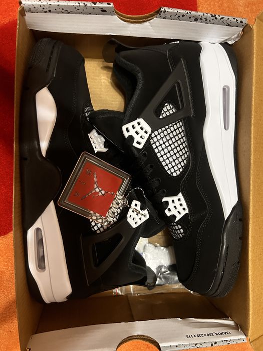 Jordan 4 white thunder