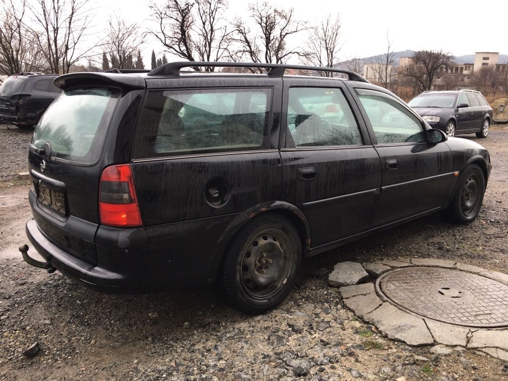 Opel Vectra B 1.8i Опел Вектра Б 1.8и на части!!