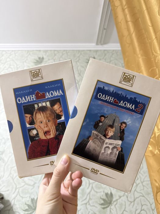 DVD диски ОДИН ДОМА 1 и 2я часть. США 2007 +в подарок мультфильм ТАЧКИ