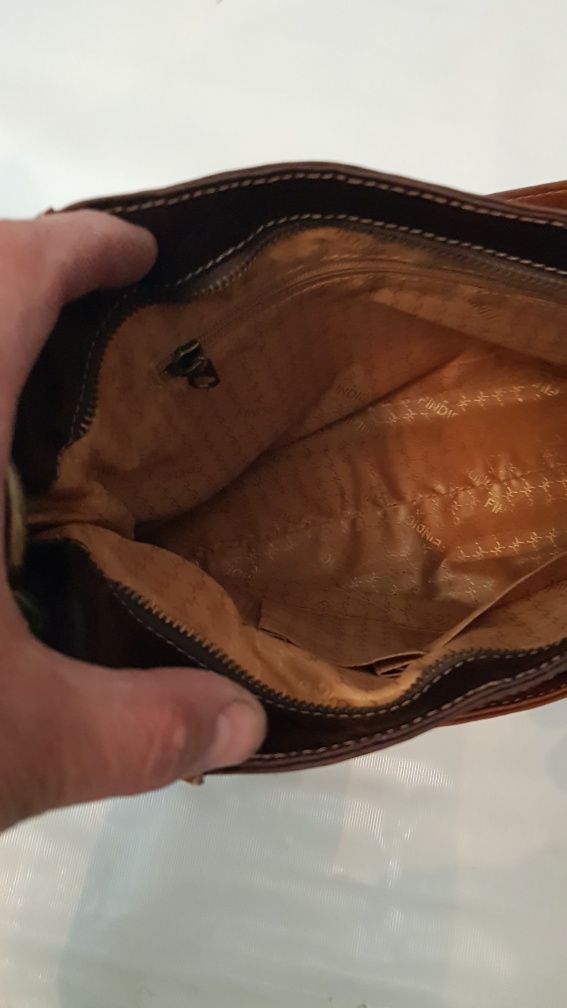 Продаеться кожаная сумка