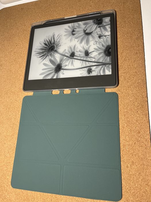 Kindle scribe 1st edition 10.2" Paper White Display at 300 ppi