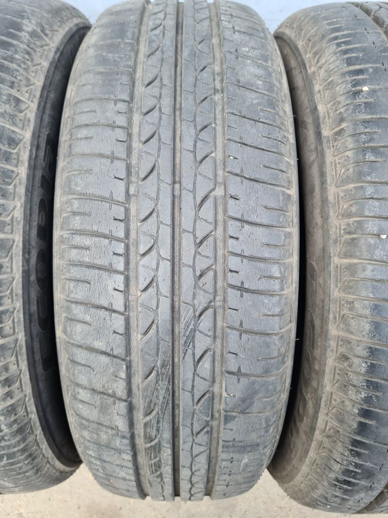 4 бр. летни гуми 185/65/15 Bridgestone 2x7 mm 2x6,5 mm DOT 4012