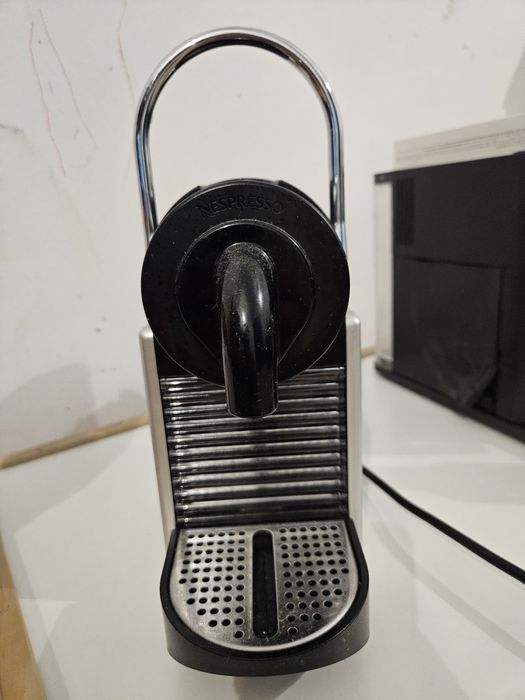 Vând expresor Nespresso Pixie