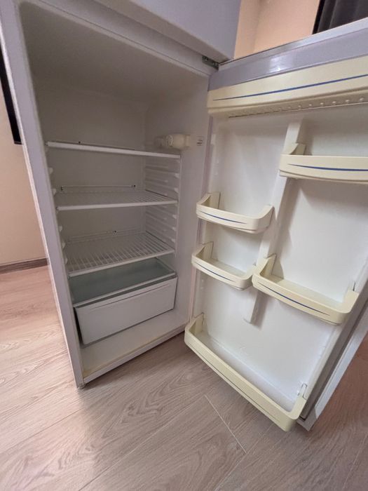 Хладилник, спешна продажба