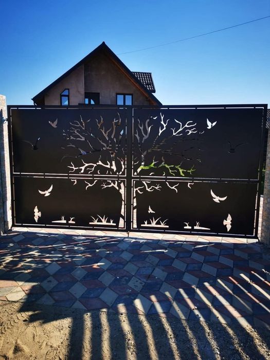 vând balustrad balcon porti gard copertine grilaje  din fier cu lemn