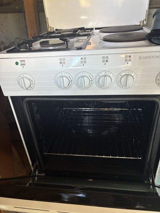 Комбинирана готварска печка Ariston G 522 + пълна газова бутилка