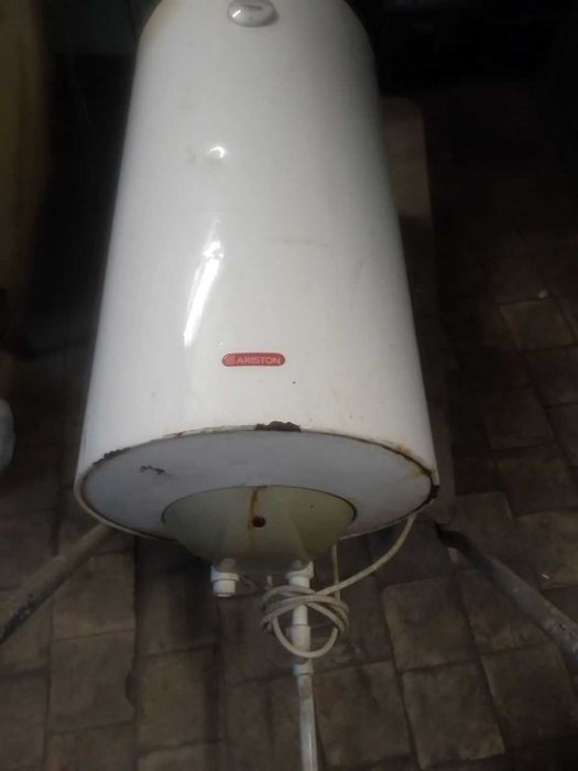 Водонагреватель Аристон 100 л. Б.у. Состояние хорошее.