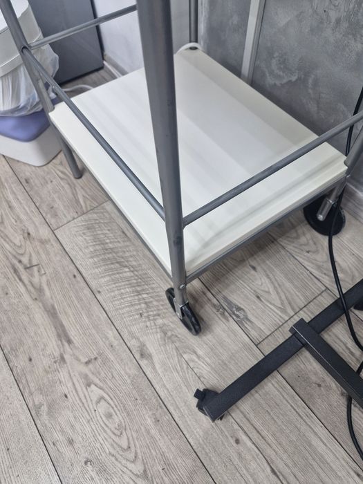 Vand ucenic pt cosmetica