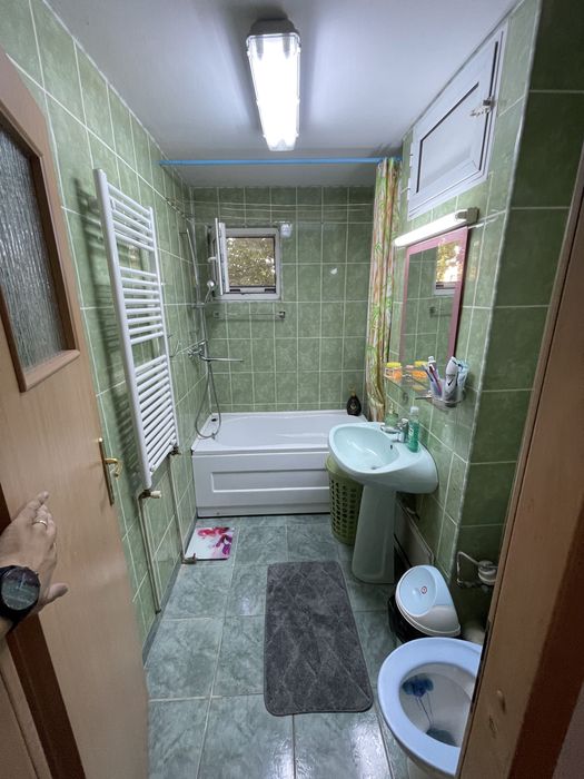 Inchiriez apartament 3 camere pod ros