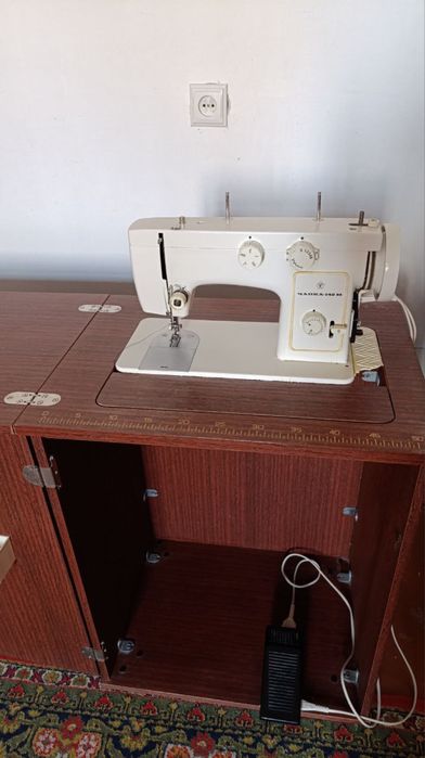 Швейная машина Чайка