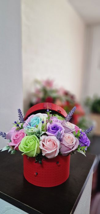 Ornament cutii buchete flori de sapun trandafiri