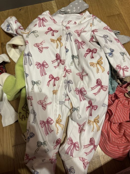 Продавам голяма чанта с детски дрехи