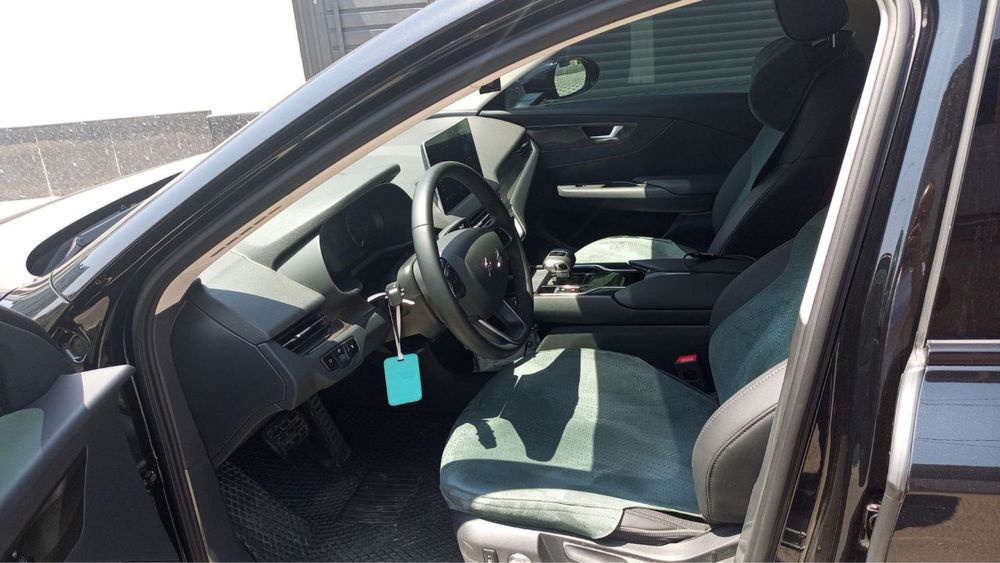 Hongqi eqm5 2024 qora 450 km ligi 26000km yurgan