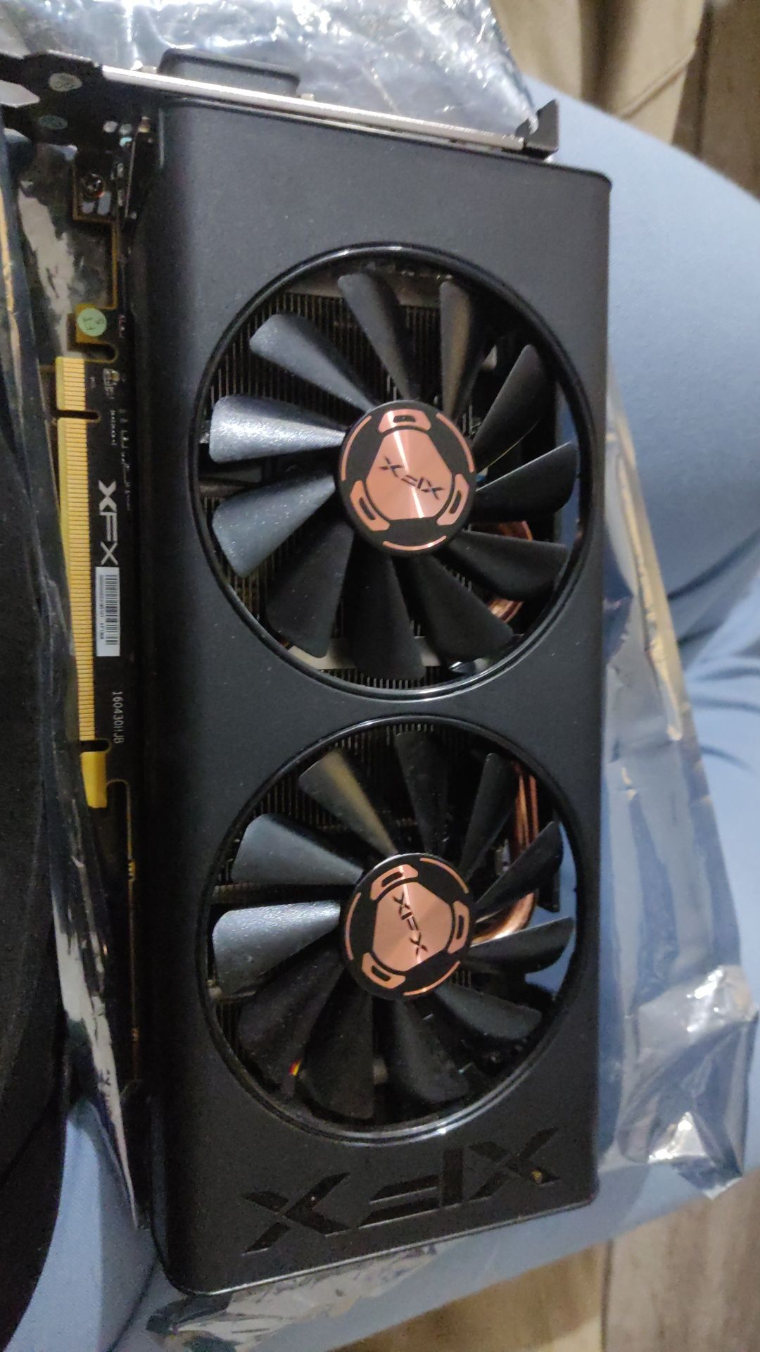 Продаю видеокарту XFX RX560 XT 8GB