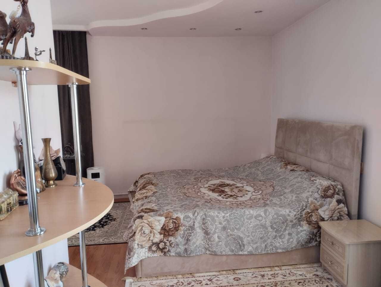 Продам 4 ком квартиру в центре