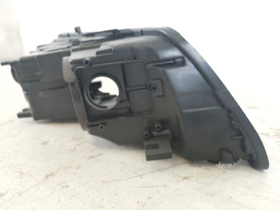 Ауди А8 / Audi A8 [ - ] Ляв xenon фар кутия в добро състояние