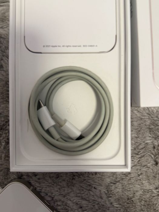 Iphone 13 128gb бял