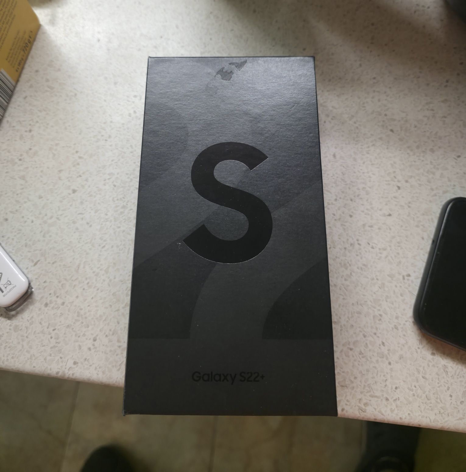 Samsung S22 Plus 128 GB + 4 кейса,45W Fast Charge & Безжични слушалки