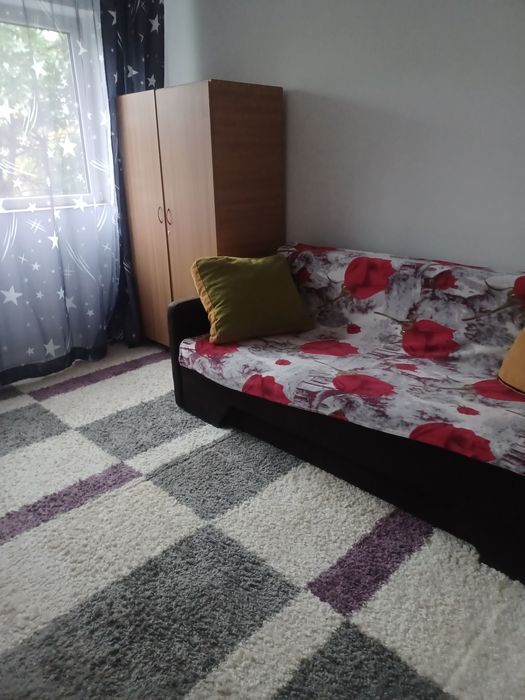 Închiriez camera în apartament S6