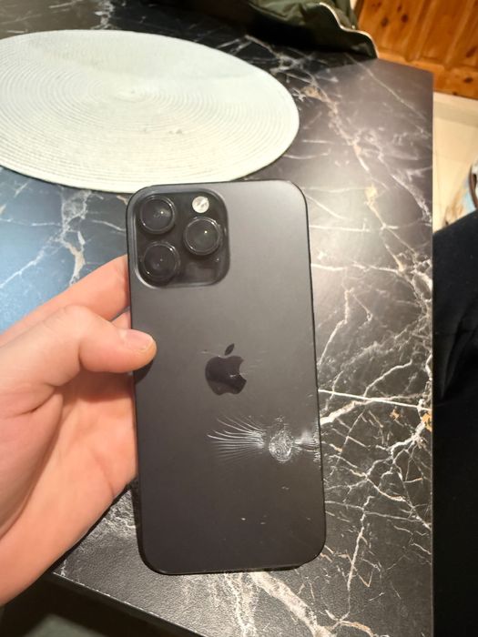 Продавам айфон 16 про макс 256гб