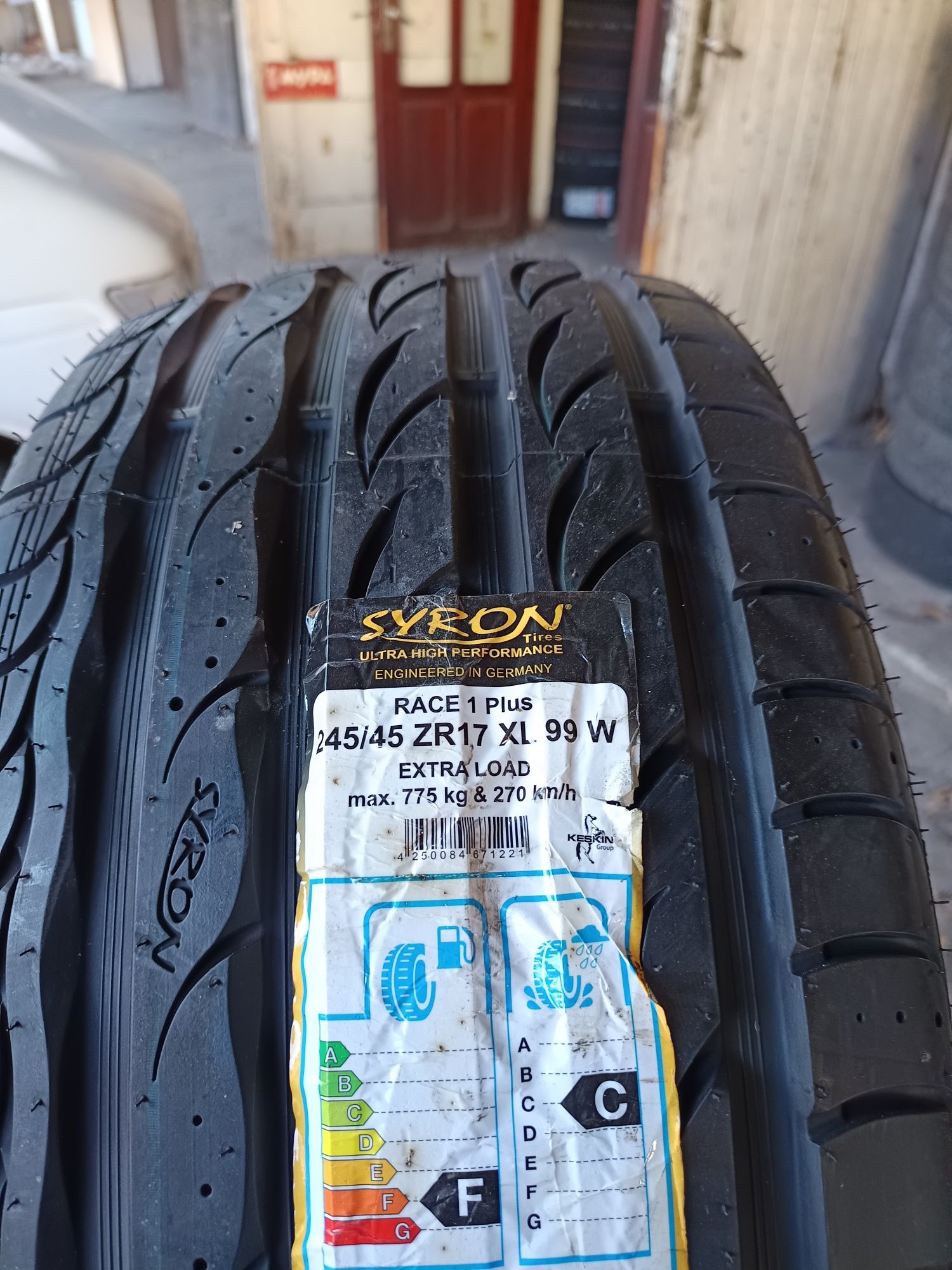 Нови летни гуми 245/45/17-Syron