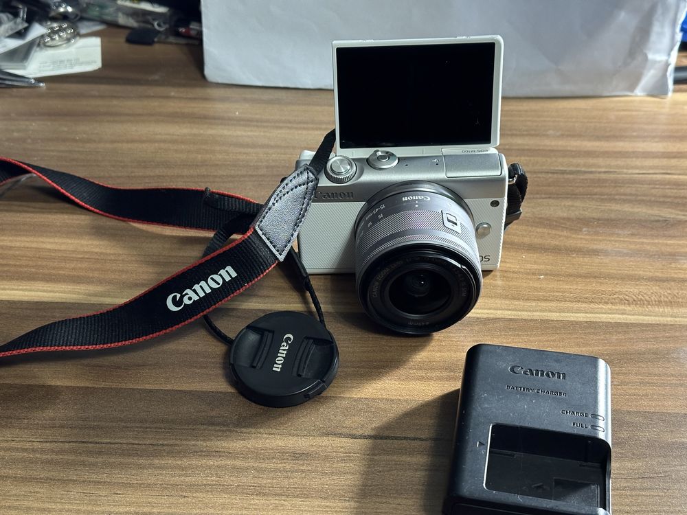 Canon EOS M100 (бял) + обектив Canon EF-M 15-45mm