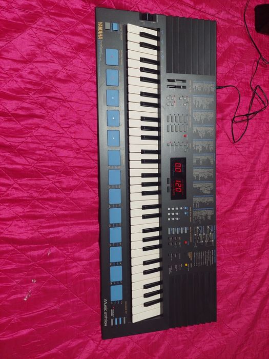 Синтезатор YAMAHA