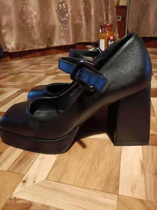 Продавам дамски обувки