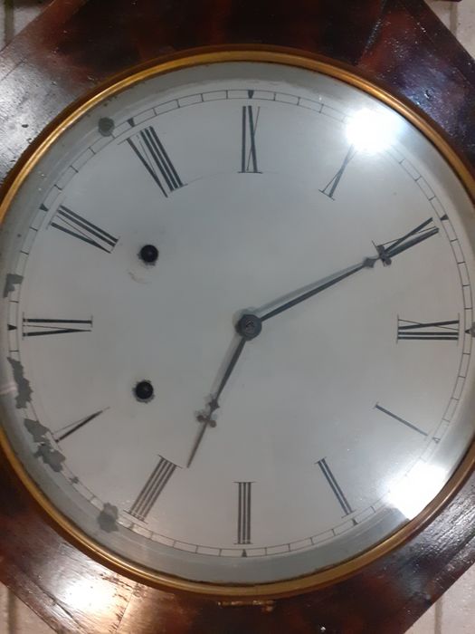 Стар американски стенен часовник с махало