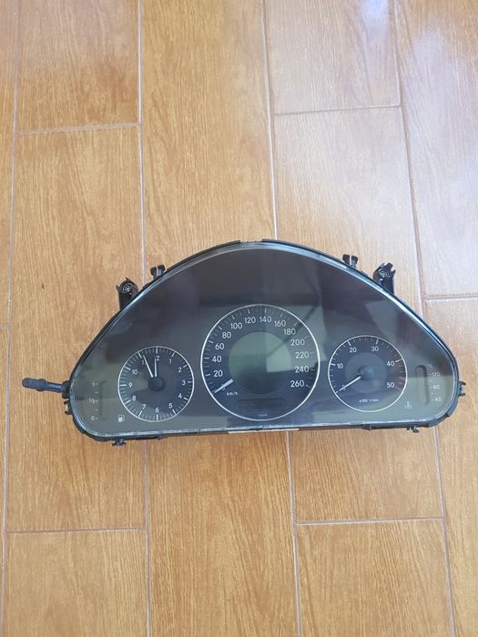 Vând ceas de bord mercedes benz w211