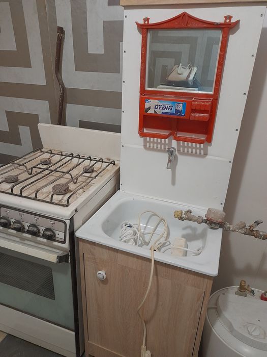 Продаю умывальник с тумбой