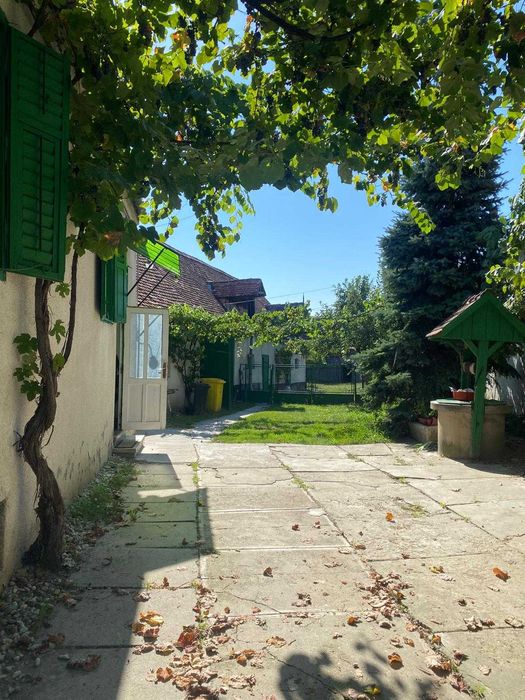 Casă 4 camere, curte individuala, 1350 mp teren, in Șura Mare, Sibiu