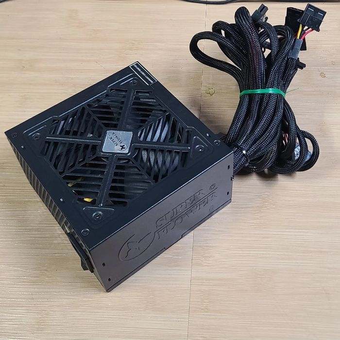 Sursa Super Flower 600W 80+ Silver