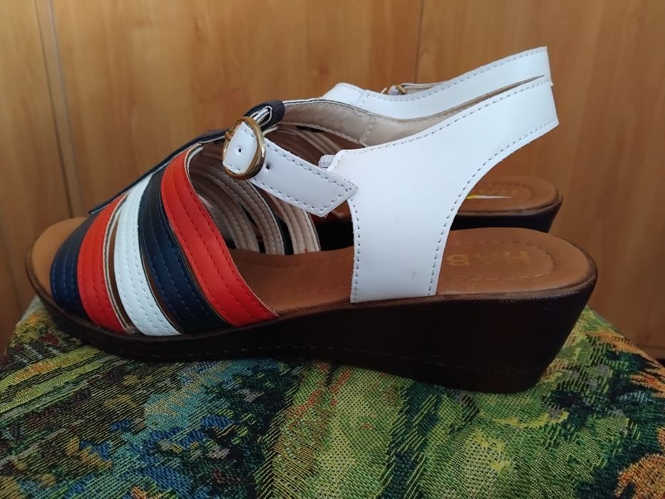 Sandale cu curele colorate