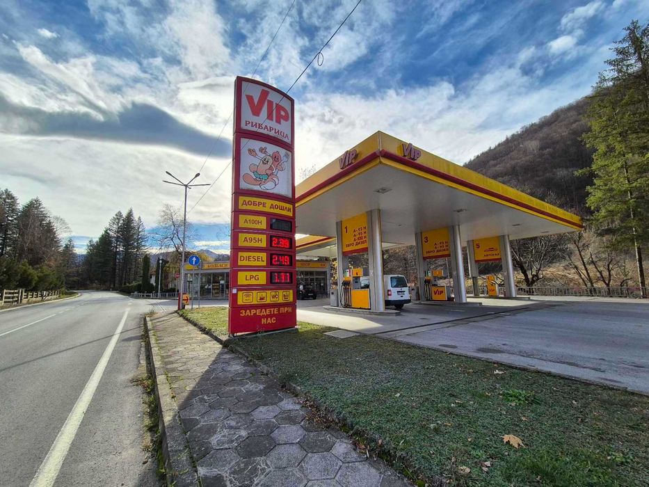 Бензиностанци и търговски обект в Рибарица/Тетевен !