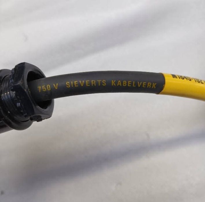 Priza exterior. Priza militara. Priza impermeabila.